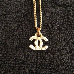Cute Chanel like necklace 18”